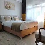 Golden Life Apart Otel